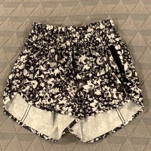 LULULEMON lined pattern running shorts in size 4